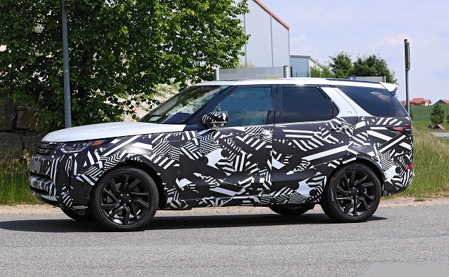 2022 Land Rover Discovery side