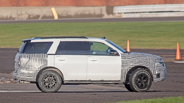 2023 Ford Expedition side